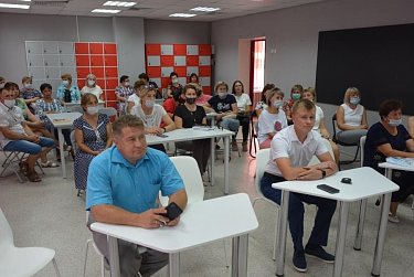 Андрей Шевченко вручил медали «Дети войны»